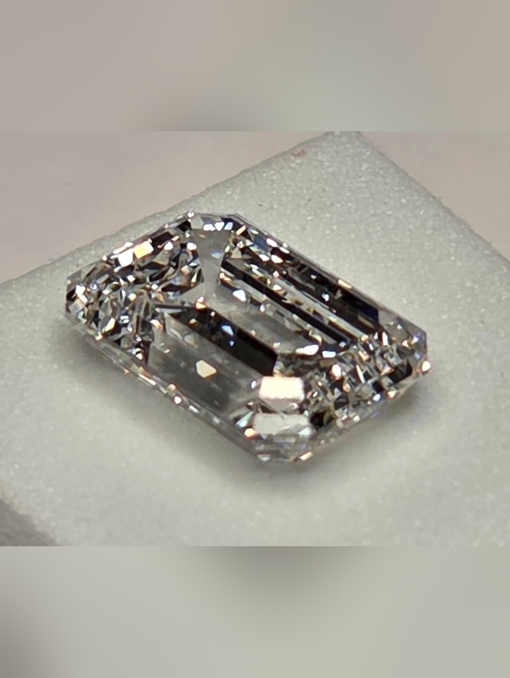 IGI Certified 2.53ct Emerald Cut Lab Diamond - Picture 6 of 7